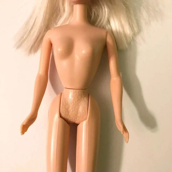 Barbie Doll Mattel Twist and Turn  Bendable Knees China Grey Dress - Picture 15 of 16